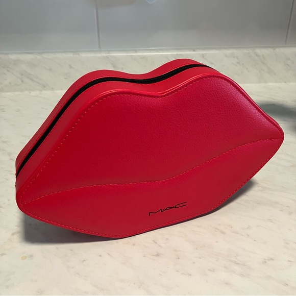 rare MAC red lip clutch - Picture 2 of 4